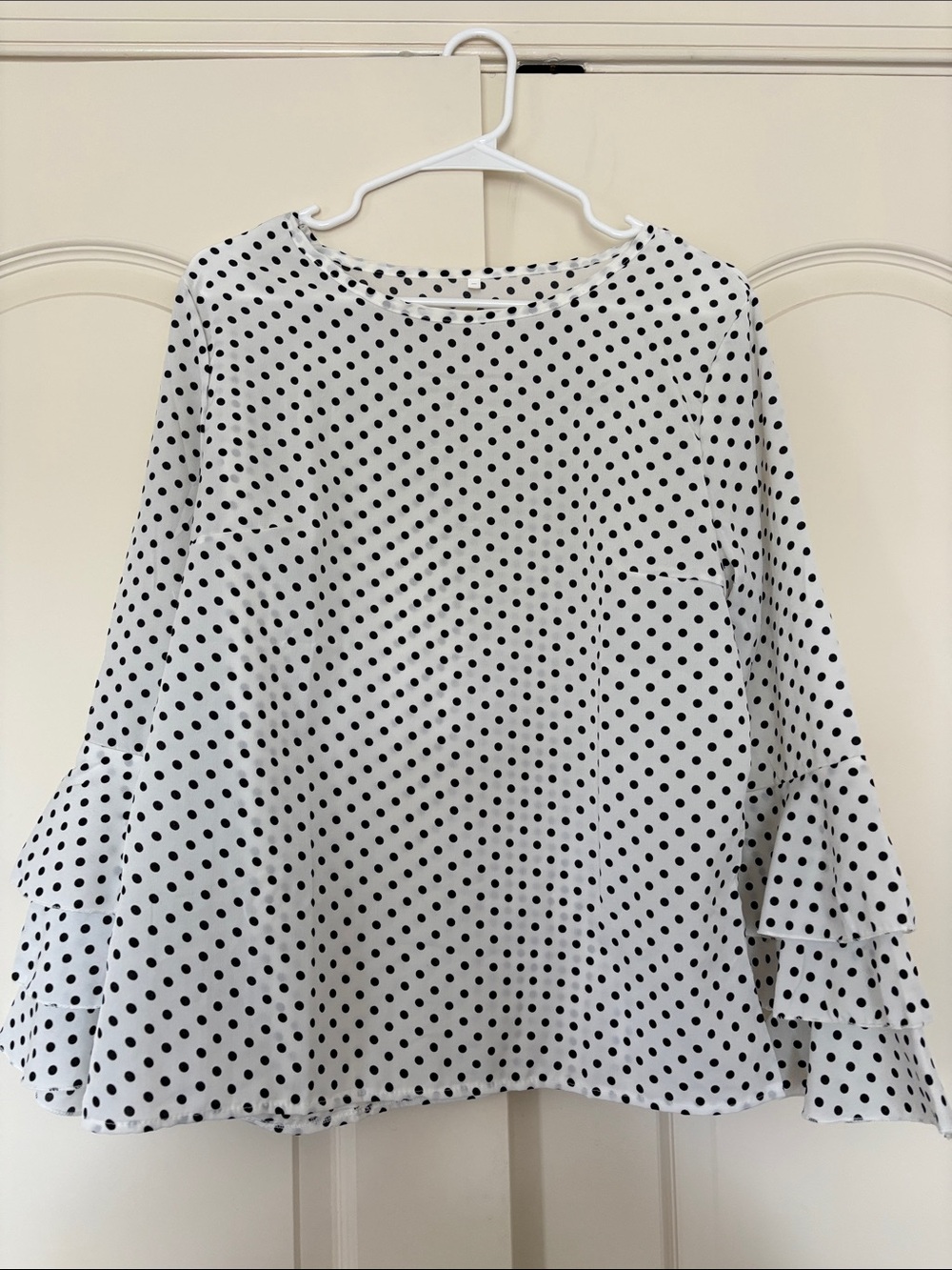 Andgold Polka Dot Tiered Bell Sleeve Women's Top - White/Black